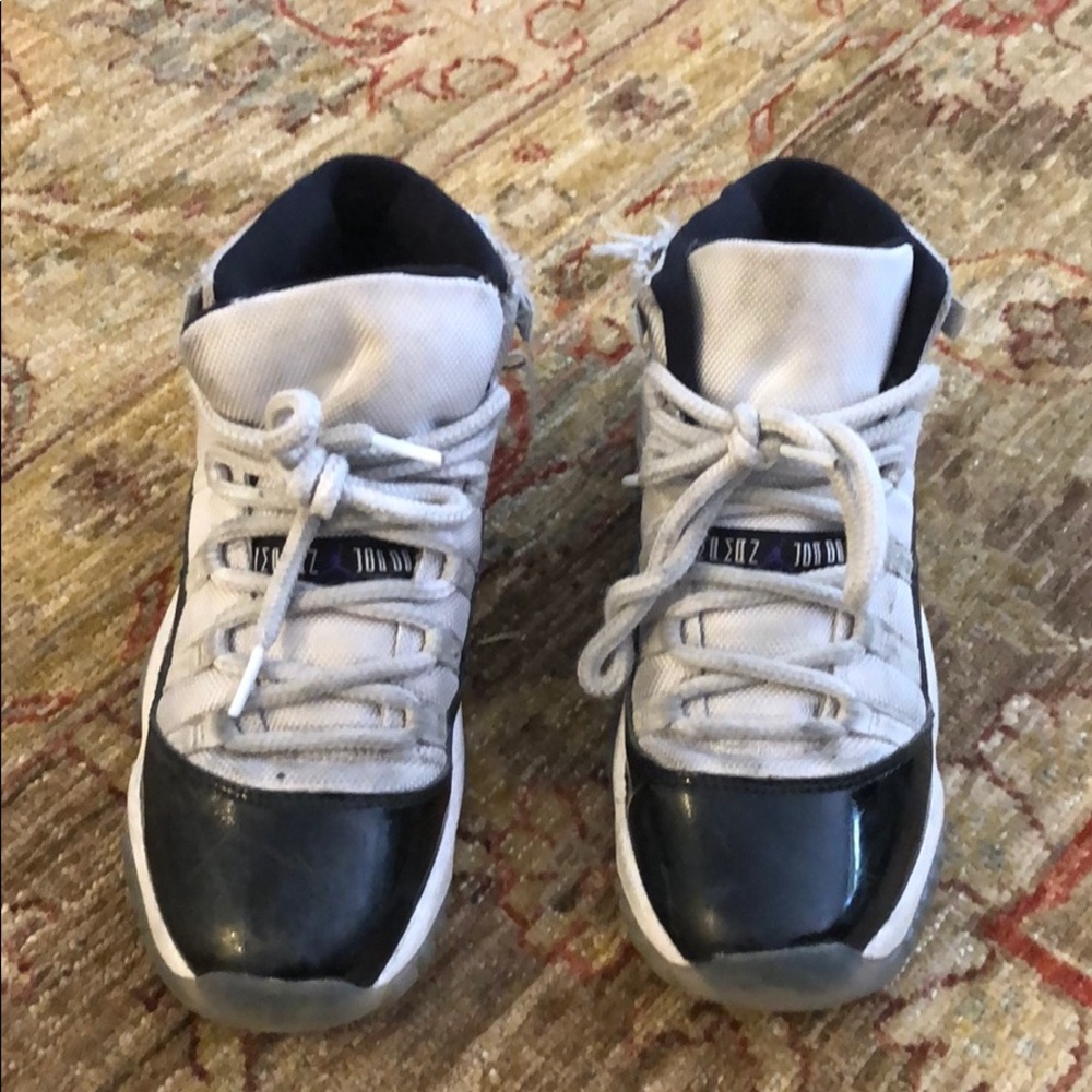 Basketball ball shoes